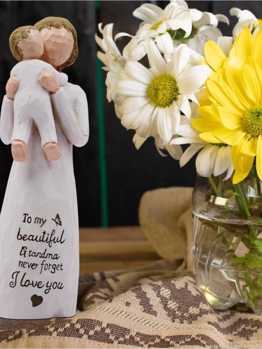 Grandma & Child Gift Sculpted Hand-Painted Figurine Table Top Birthday NEW